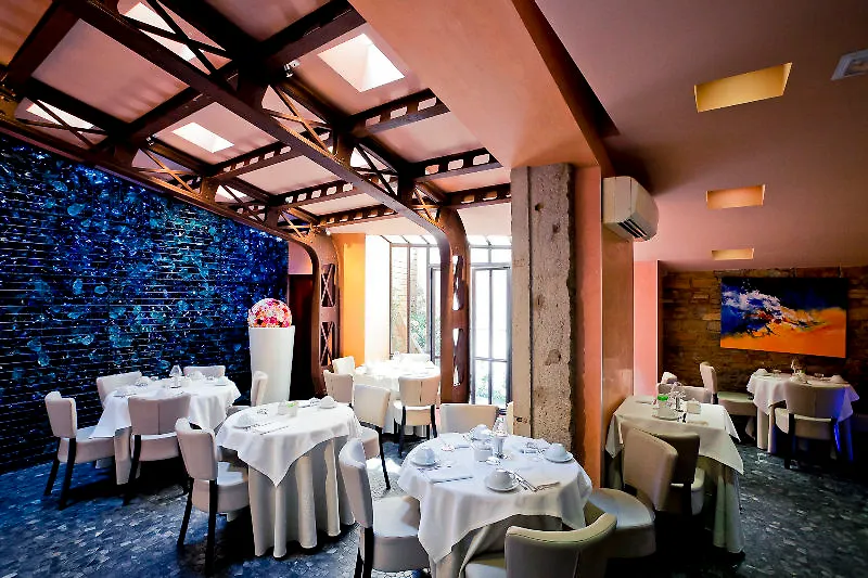 ליון Grand Hotel Des Terreaux 4*,  צרפת